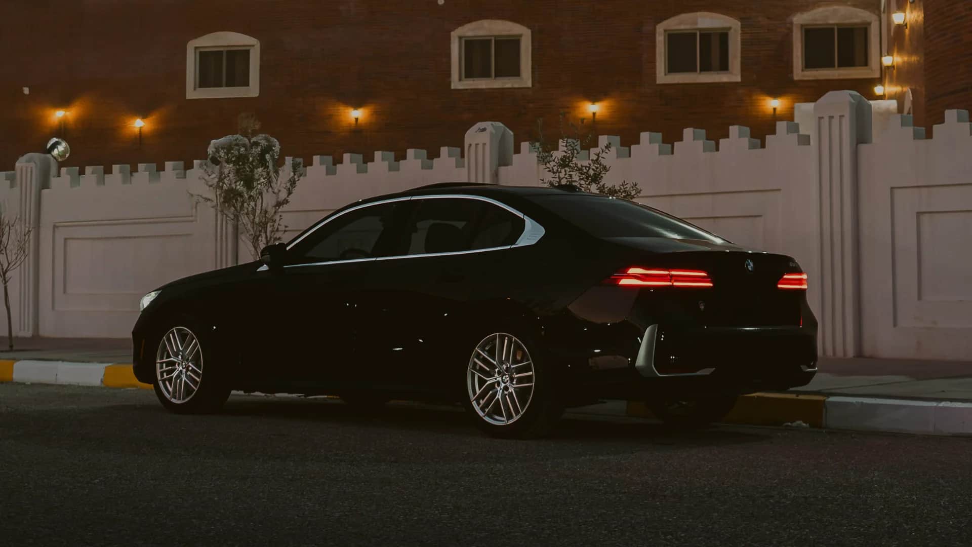 Contrate um Sedan com Motorista em Fes, Marrocos. Transfers com Preço Fixo